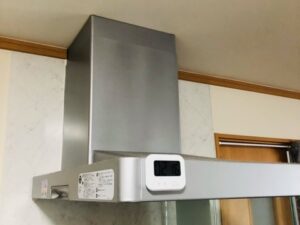 対面キッチンのサイドレンジフード（横壁付け）取替え！ 異音　排気悪い　サンウェーブキッチン